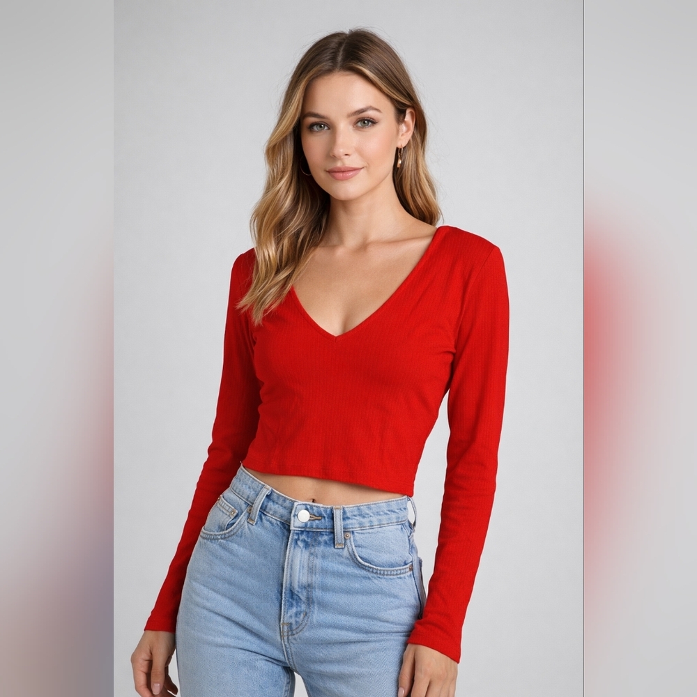 NWT Eye Candy Cropes Vneck Long Sleevw Top Size L/XL‎ Red